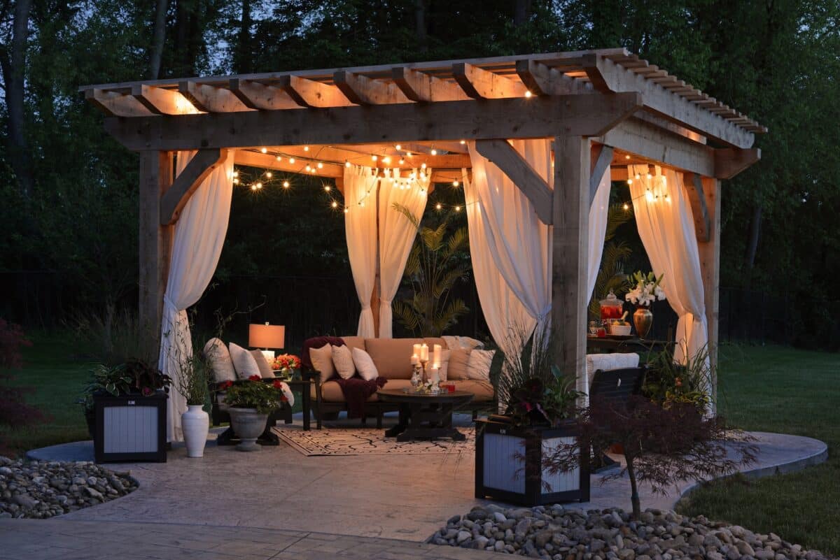 Les avantages d’une pergola en bois dans votre jardin