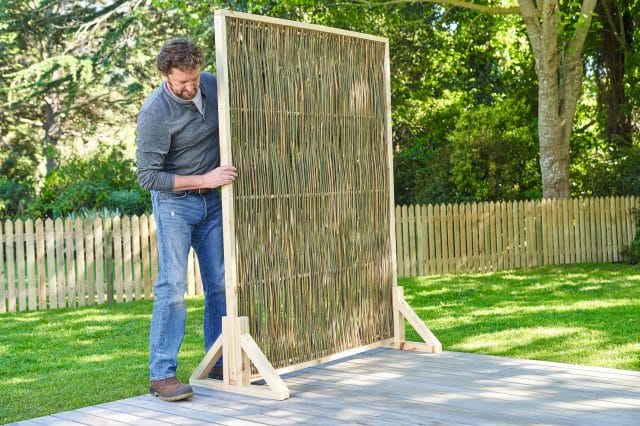 Les outils et matériaux nécessaires pour fabriquer un brise-vue en bambou