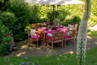 Coin repas au jardin : comment aménager un espace convivial qui dure ?